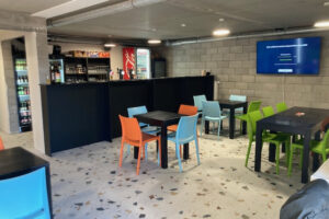 Le clubhouse vous accueille en hiver à son bar et dans sa salle Bar provisoire nouvelle infrastructure